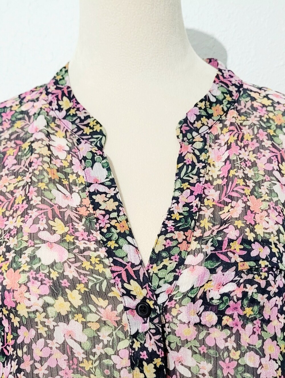 Kut From The Kloth Women's Medium Floral Sheer Button Front Long Sleeve Blouse - Picture 3 of 13